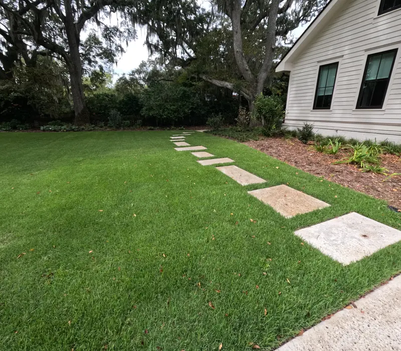 Flagstone stepping stone pathway in Charleston, SC
