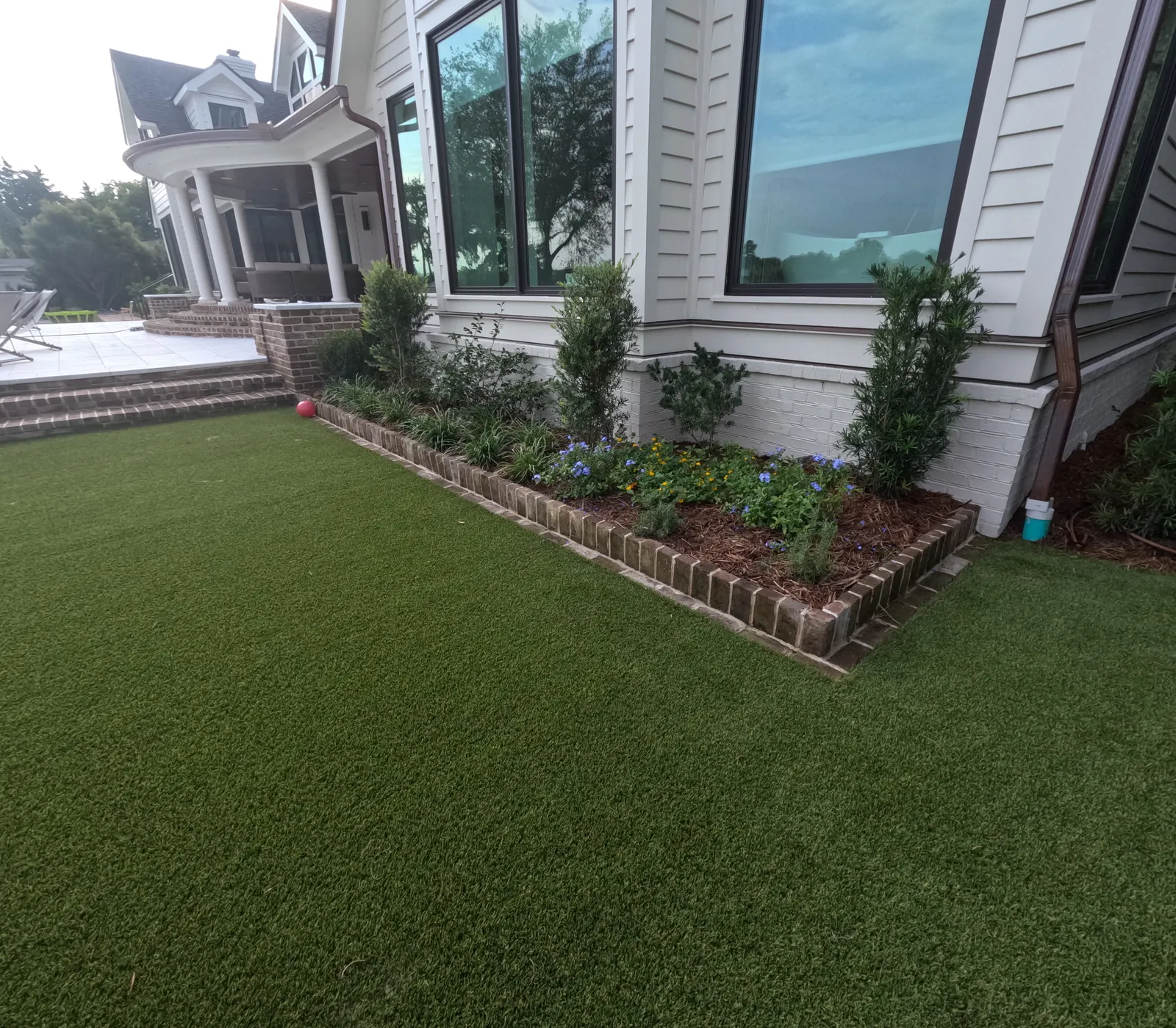 Residential turf lawn landscaping in Charleston, SC Residential turf lawn landscaping in Charleston, SC