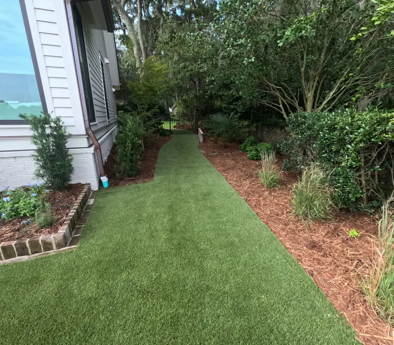 Side yard artificial turf pathway in Charleston, SC
