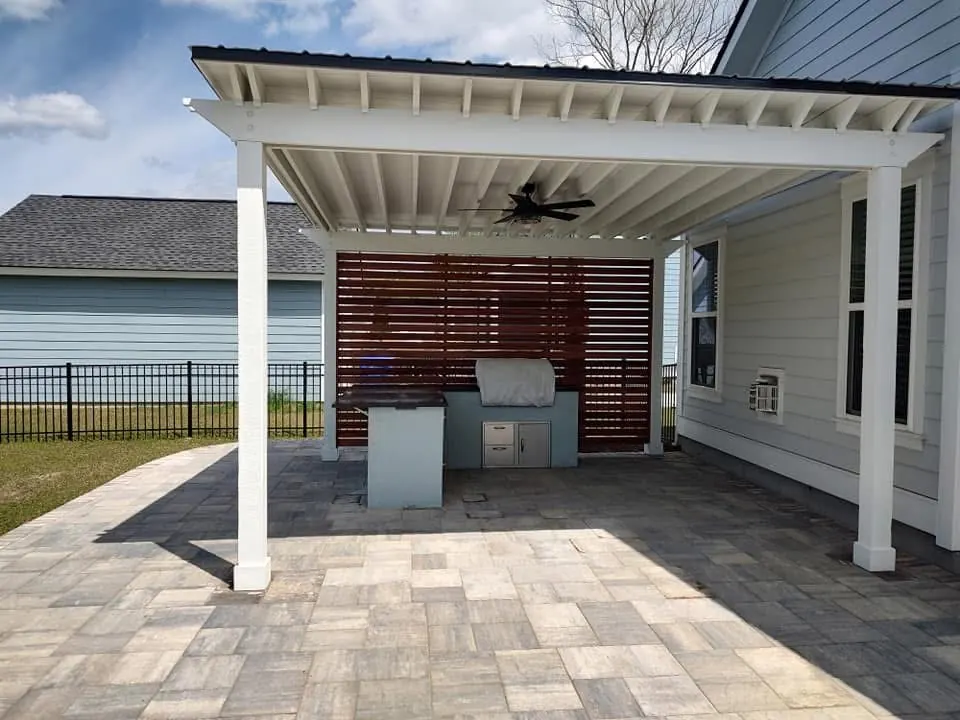 Pergola outdoor kitchen in Daniel Island, SC