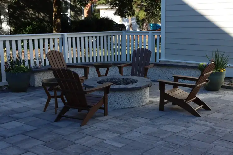 Tabby firepit retaining wall by Cramers Landscaping, Charleston area